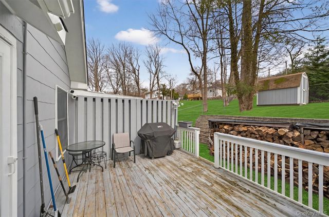 6 Glendale Road, Greenwood Lake, NY 10925