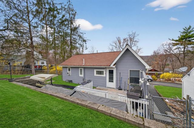 6 Glendale Road, Greenwood Lake, NY 10925