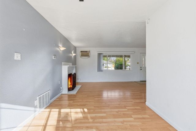 10 10 E Vivian Dr, Pleasant Hill, CA 94523