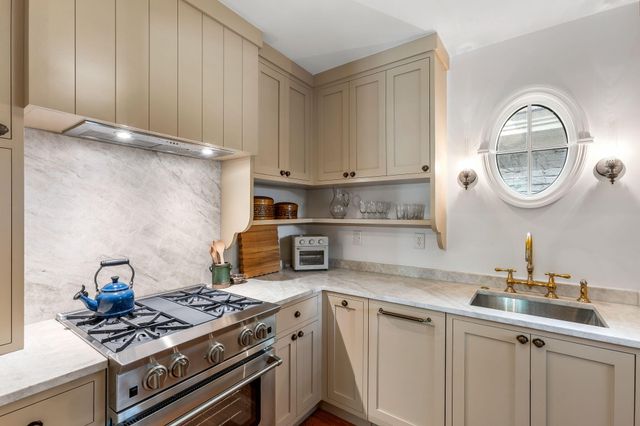 63 King Street, Charleston, SC 29401