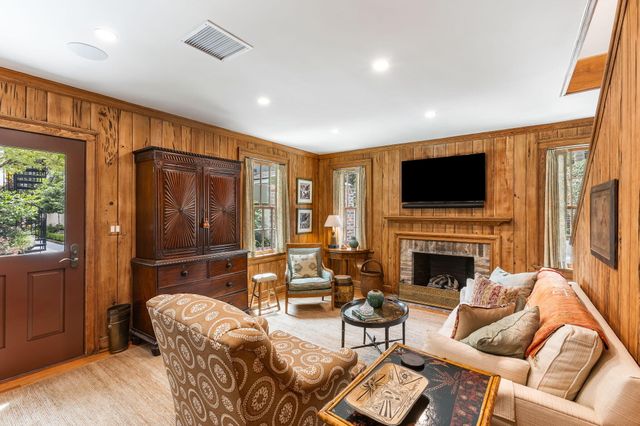 63 King Street, Charleston, SC 29401