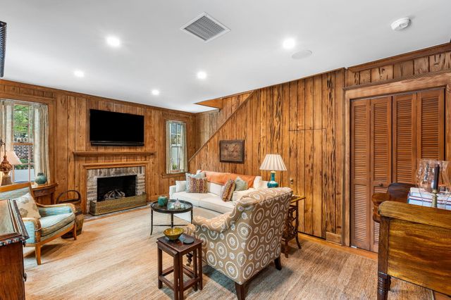 63 King Street, Charleston, SC 29401