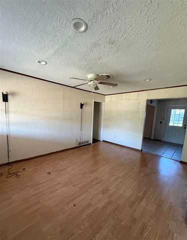 340 NW 62nd St, Lawton, OK 73505