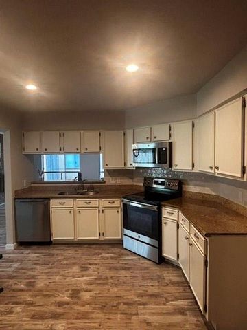 122 Greenshire Drive, League City, TX 77573