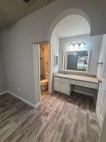 122 Greenshire Drive, League City, TX 77573