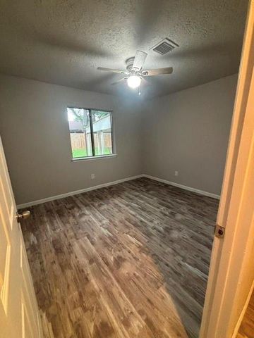 122 Greenshire Drive, League City, TX 77573