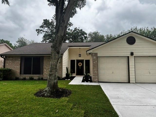 122 Greenshire Drive, League City, TX 77573