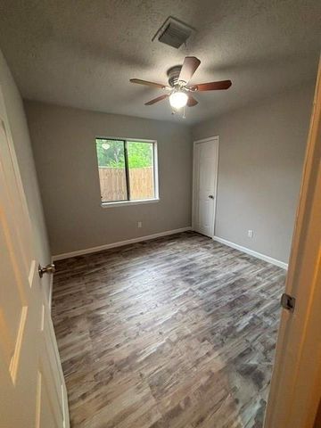122 Greenshire Drive, League City, TX 77573