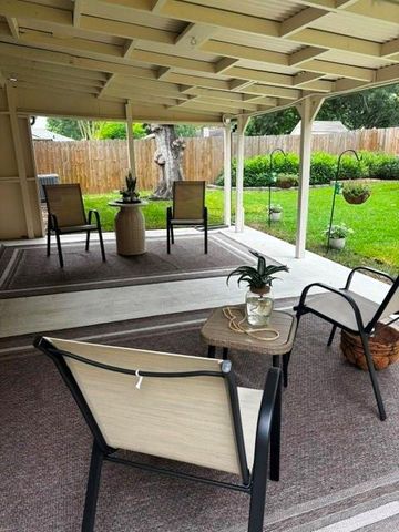 122 Greenshire Drive, League City, TX 77573