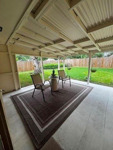122 Greenshire Drive, League City, TX 77573