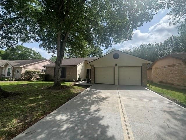 122 Greenshire Drive, League City, TX 77573