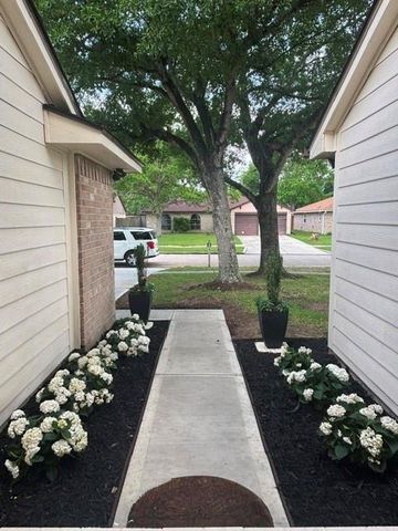 122 Greenshire Drive, League City, TX 77573
