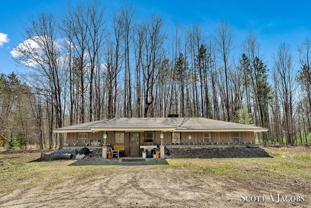 1125 Chaput Drive, Sears, MI 49679