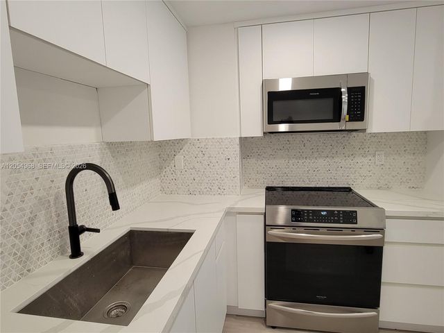2655 Collins Avenue 608, Miami Beach, FL 33140