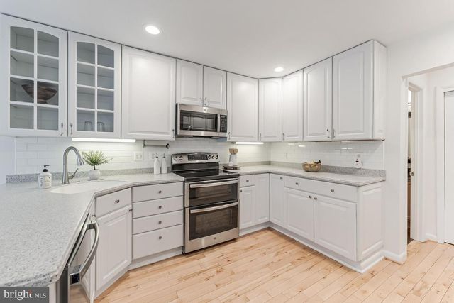 2261 CEDAR COVE CT, Reston, VA 20191