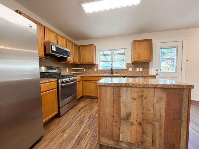 9881 Hyacinth Way, Conroe, TX 77385