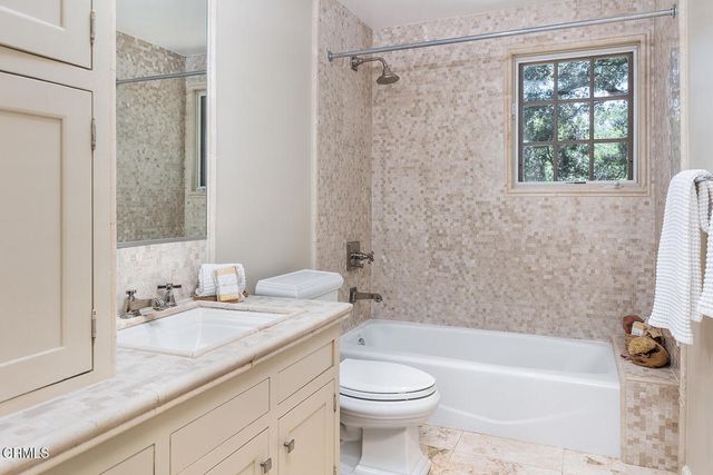 4086 Hampstead Road, La Canada Flintridge, CA 91011