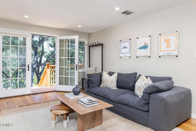 4086 Hampstead Road, La Canada Flintridge, CA 91011