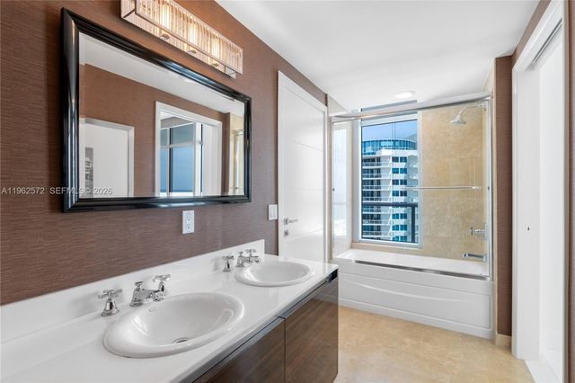 3737 Collins Ave S-1501, Miami Beach, FL 33140