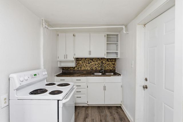 1801 S Glenn, Wichita, KS 67203