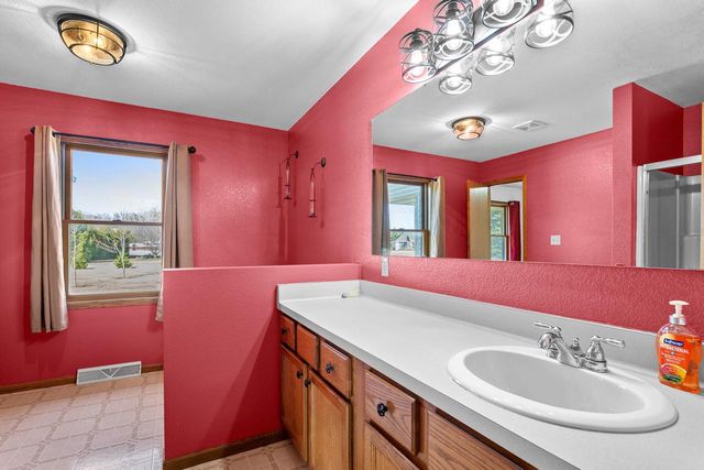 N6957 Jennifer DRIVE, Plymouth, WI 53073