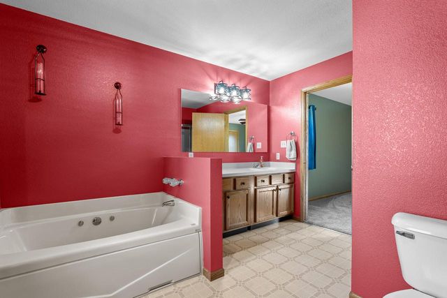 N6957 Jennifer DRIVE, Plymouth, WI 53073