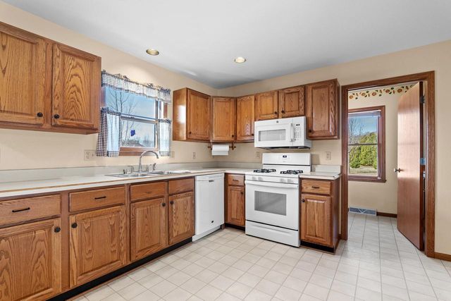 N6957 Jennifer DRIVE, Plymouth, WI 53073