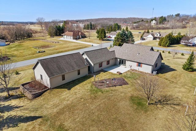 N6957 Jennifer DRIVE, Plymouth, WI 53073