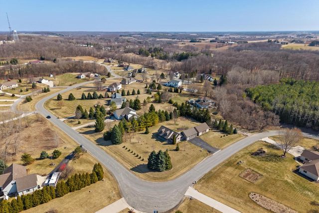 N6957 Jennifer DRIVE, Plymouth, WI 53073