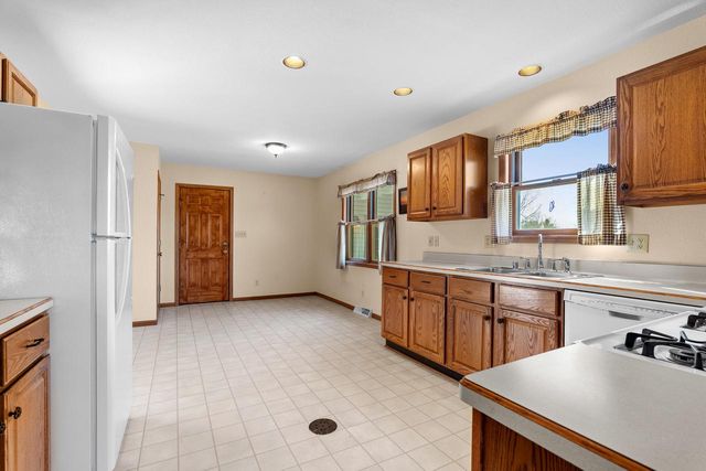 N6957 Jennifer DRIVE, Plymouth, WI 53073