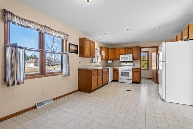 N6957 Jennifer DRIVE, Plymouth, WI 53073