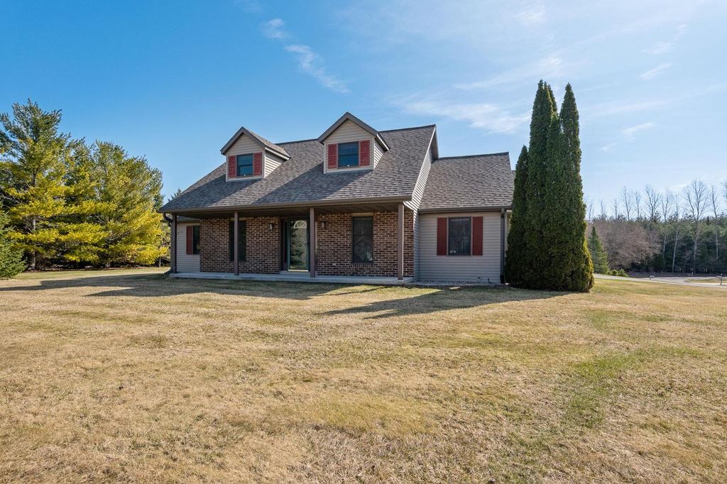 N6957 Jennifer DRIVE, Plymouth, WI 53073