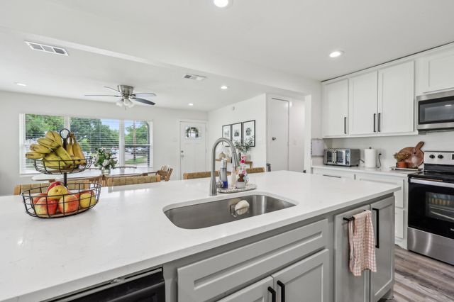 1601 Rindie Street, Irving, TX 75060