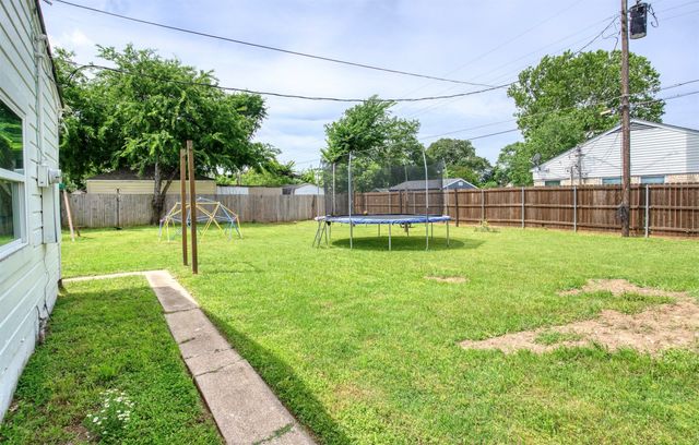 1601 Rindie Street, Irving, TX 75060