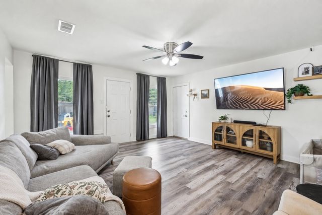 1601 Rindie Street, Irving, TX 75060