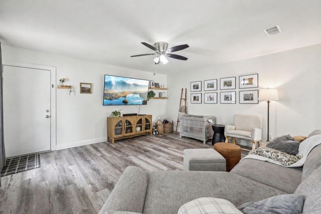 1601 Rindie Street, Irving, TX 75060