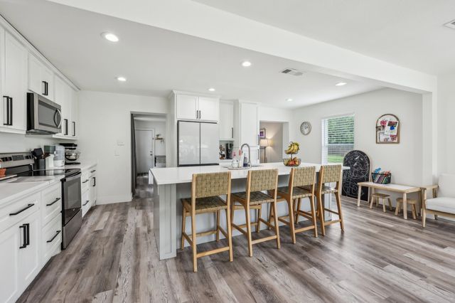 1601 Rindie Street, Irving, TX 75060