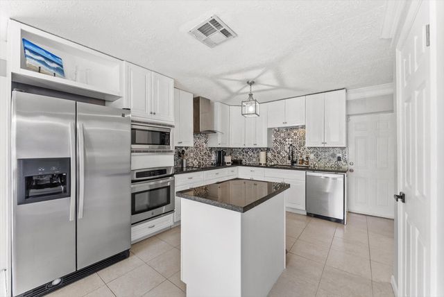 728 NE 9TH Avenue, Boynton Beach, FL 33435