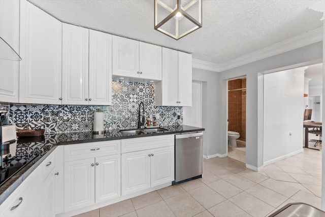 728 NE 9TH Avenue, Boynton Beach, FL 33435