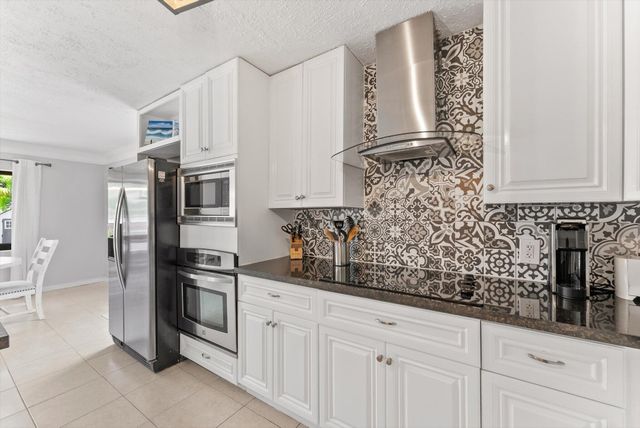 728 NE 9TH Avenue, Boynton Beach, FL 33435