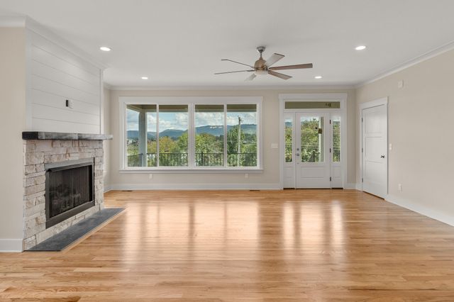 8211 Snow Hill Road, Ooltewah, TN 37363