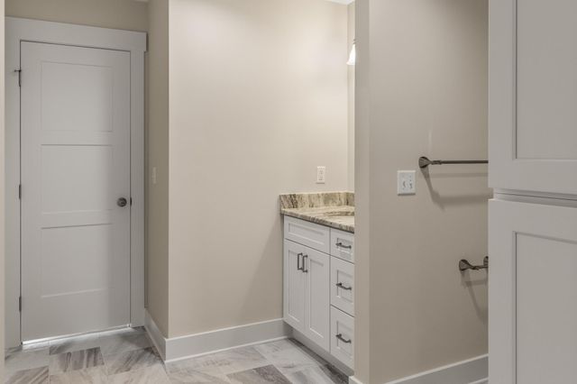 8211 Snow Hill Road, Ooltewah, TN 37363