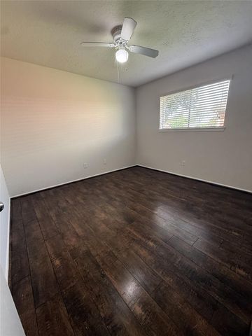 8306 Bee Meadow Lane, Houston, TX 77489