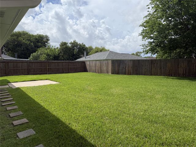 8306 Bee Meadow Lane, Houston, TX 77489