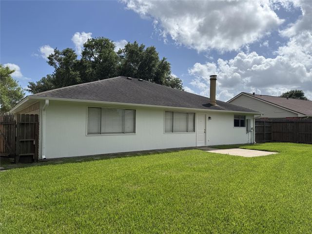 8306 Bee Meadow Lane, Houston, TX 77489