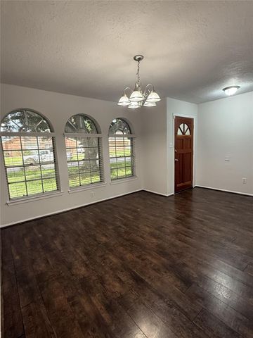 8306 Bee Meadow Lane, Houston, TX 77489