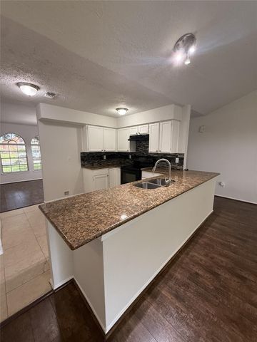 8306 Bee Meadow Lane, Houston, TX 77489