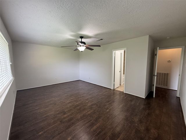 8306 Bee Meadow Lane, Houston, TX 77489