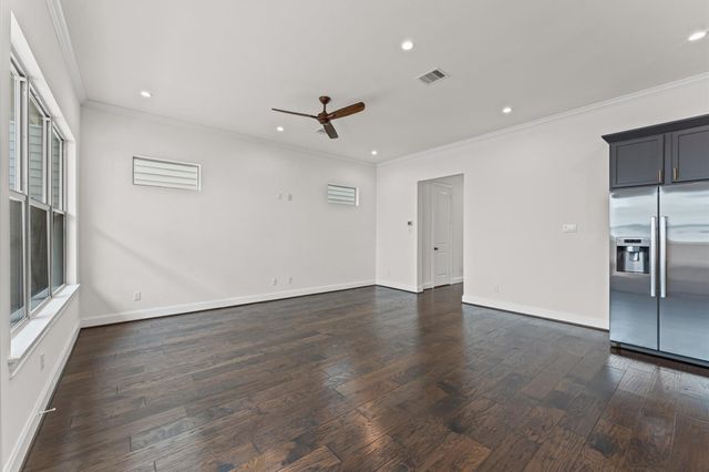 8806 Hollywood Garden Lane Lane, Houston, TX 77080