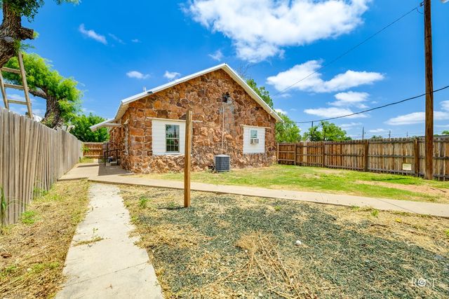 415 E Harris Ave, San Angelo, TX 76903